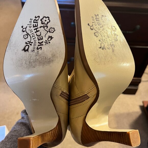 Somethin' Else from Skechers Light Beige/Cream Ankle Booties, Size 7 - Picture 6 of 16